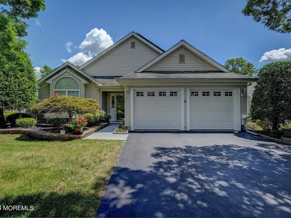 92 Foxwood Road, Lakewood, NJ 08701