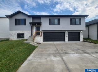 1410 W Beartooth Dr, Lincoln, NE 68521