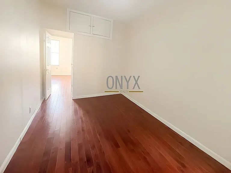 1677 Gates Ave #2L — Photo 7