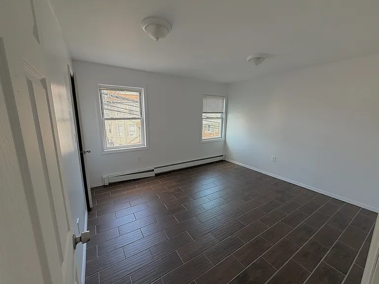 90 Redwood Ave #2 — Photo 8