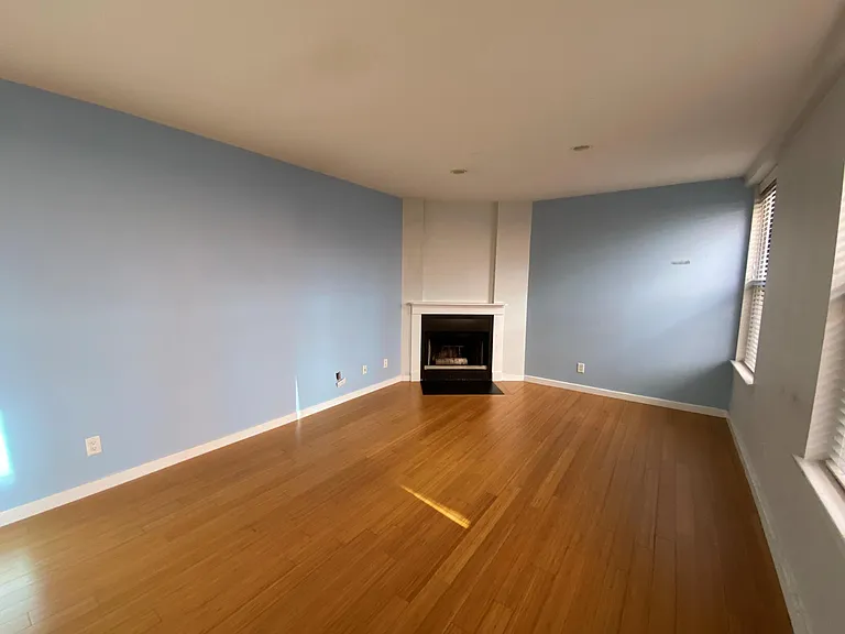 1661 Washington St #403 — Photo 4