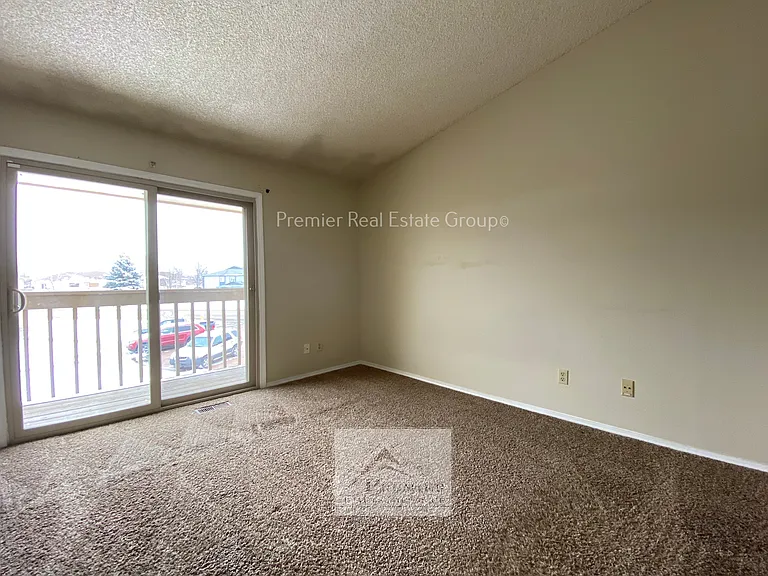 519 Comanche Village Dr — Photo 5