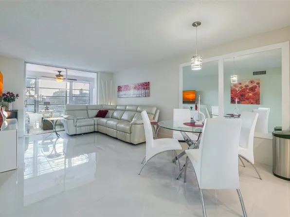 9380 Sunrise Lakes Boulevard #207, Sunrise, FL 33322