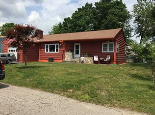 81 Beechcrest St, Warwick, RI 02888