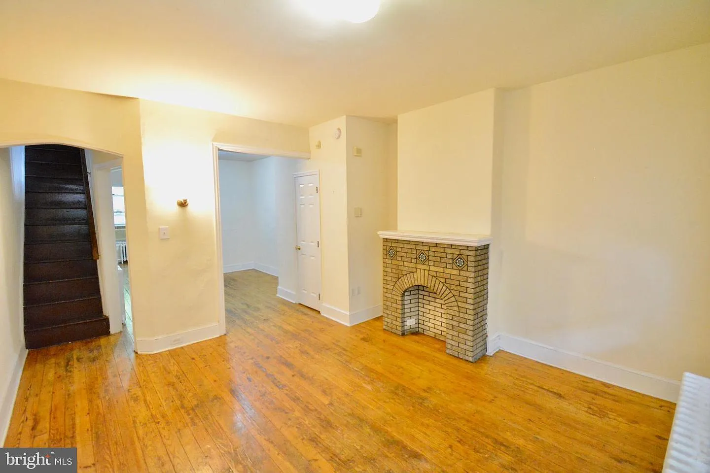 3 bed, 1.5 bath, 1064 sqft, $2,000 — Photo 3
