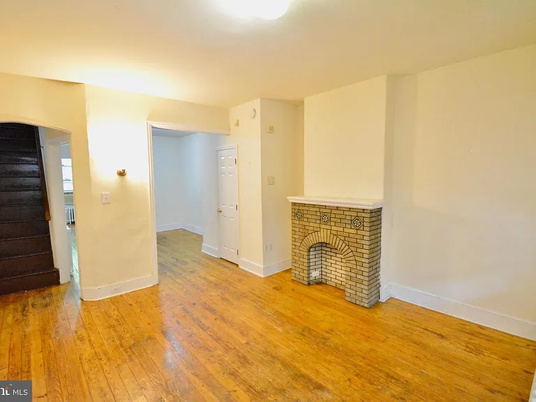 3690 Eveline St — Photo 3