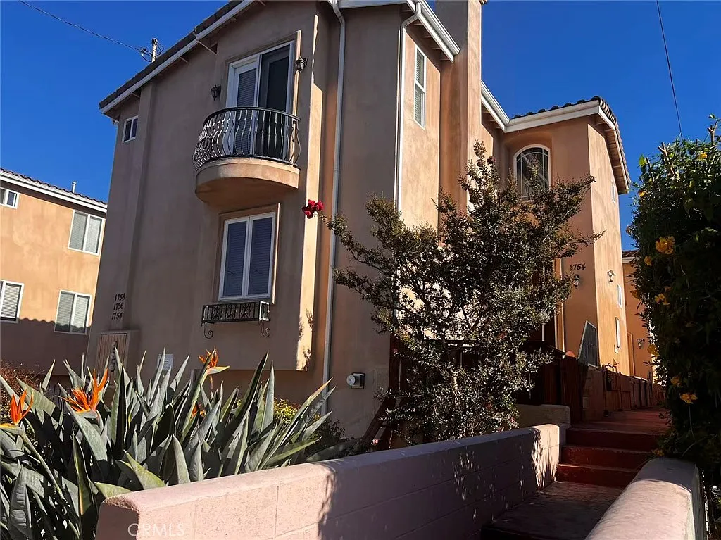3 bed, 2170 sqft, $4,400 — Photo 1