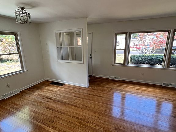 4th image of 620 Nakomi Dr