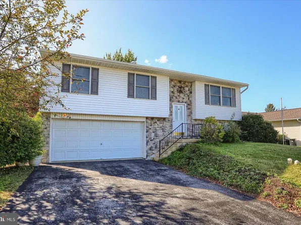22 Treeline Dr, Newmanstown, PA 17073
