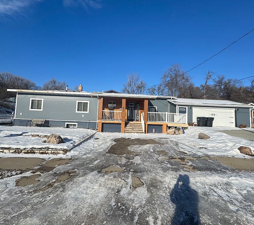 1st image of 500 4th Ave NE