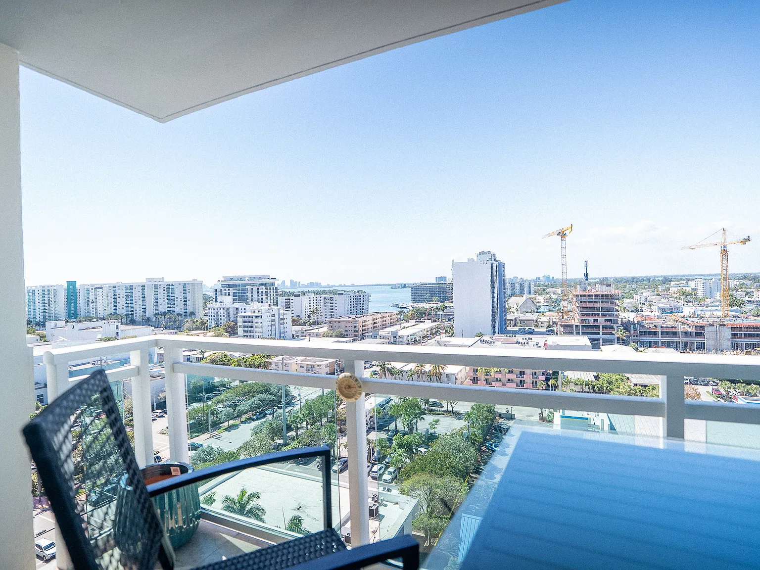 1 bed, 1.5 bath, 817 sqft, $3,800 — Photo 3