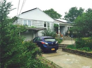 832 Glen Dr, Woodmere, NY 11598