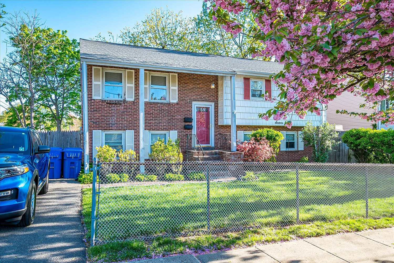 3 bed, 1100 sqft, $2,700 — Photo 1