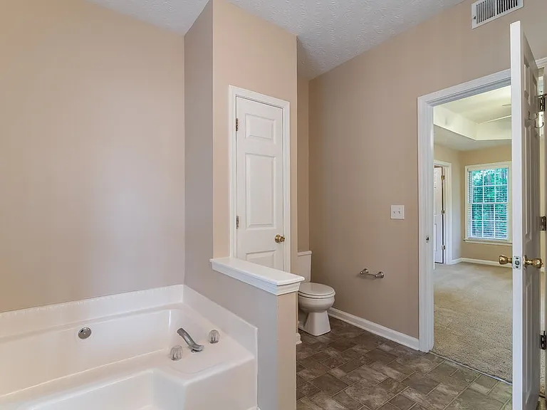 36 Stonehaven Dr — Photo 15
