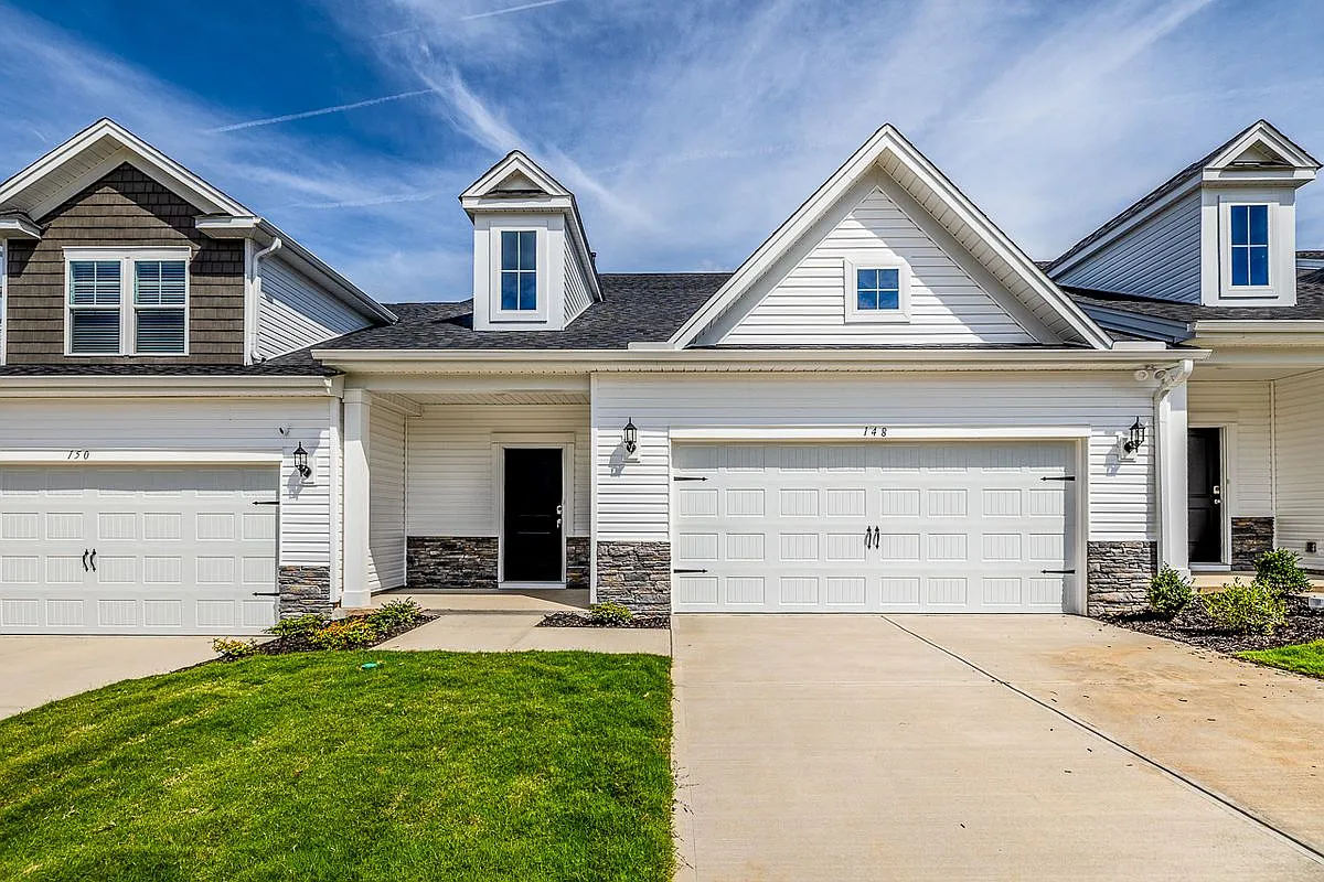 3 bed, 2.5 bath, 1910 sqft, $2,200 — Photo 1