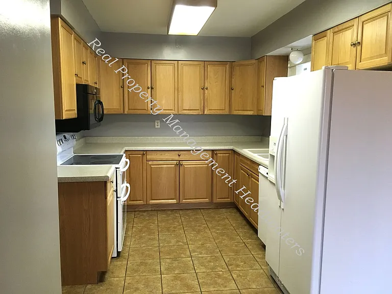 1311 Peosta Ave — Photo 2