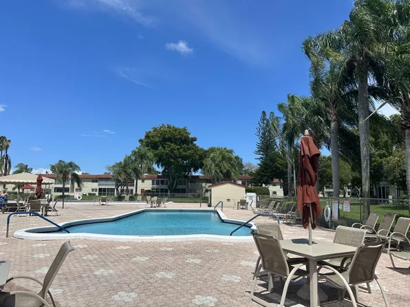 10 Willowbrook Lane Apt 102, Delray Beach, FL 33446