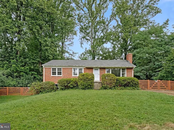 11720 Briggs Ct, Fairfax, VA 22030