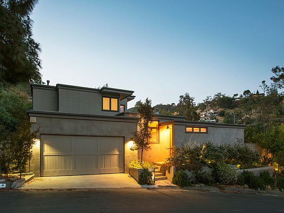 3rd image of 1064 Hanley Ave