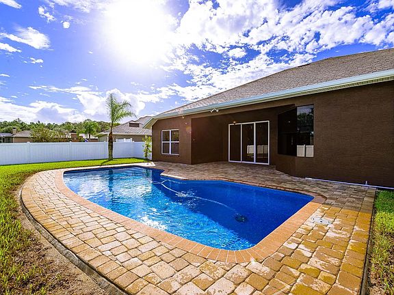 3rd image of 627 Marisol Dr