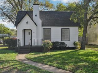 209 E 8th St, Elgin, TX 78621