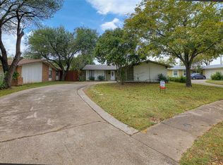 11833 High Meadow Dr, Dallas, TX