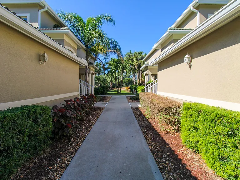 3435 Laurel Greens Ln S #201 — Photo 4