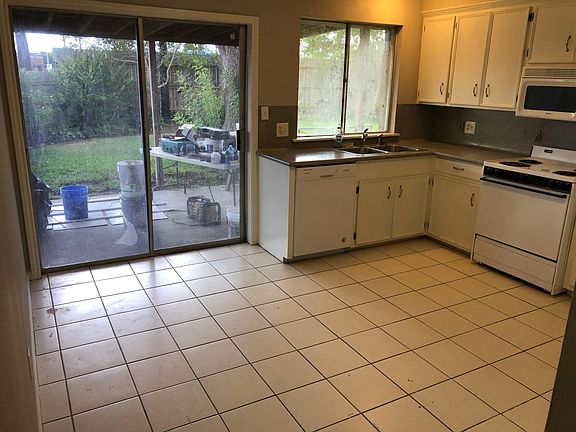 2nd image of 111 Lancelot St #1