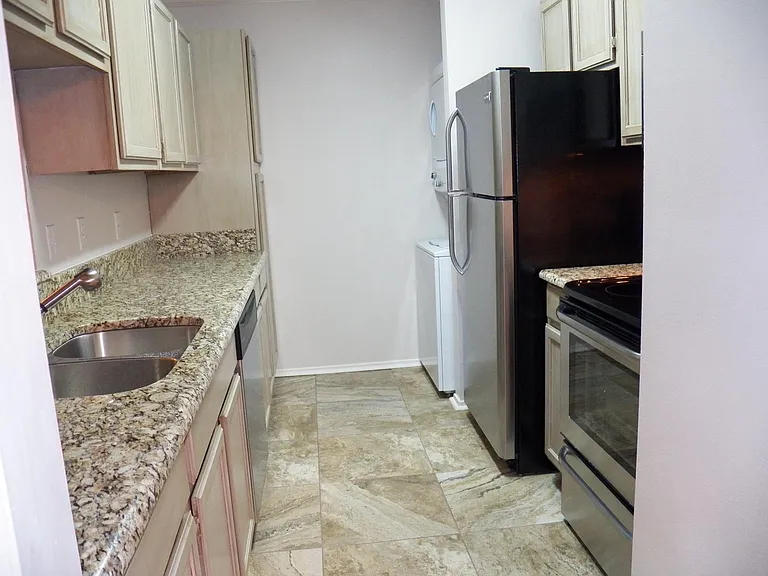400 W South Town Dr #501 — Photo 11