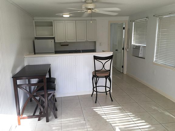 5th image of 1580 4th Ct #B