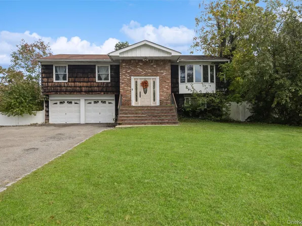 35 Peppermint Road, Commack, NY 11725