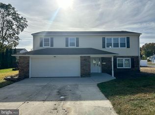 133 Castle Heights Ave, Pennsville, NJ 08070