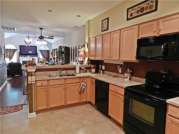 3rd image of 402 Browns Ln #825-405