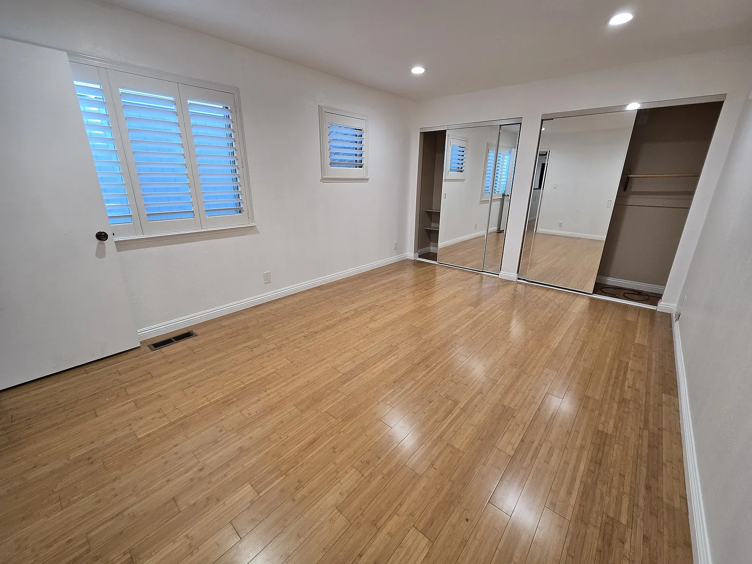 3 bed, 2.5 bath, 1988 sqft, $4,300 — Photo 2