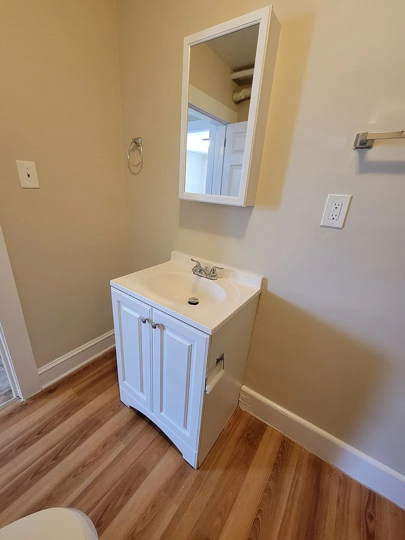 305 Amherst St — Photo 4