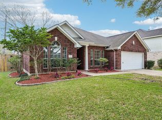 1023 E Hampton Dr, Pearland, TX 77584