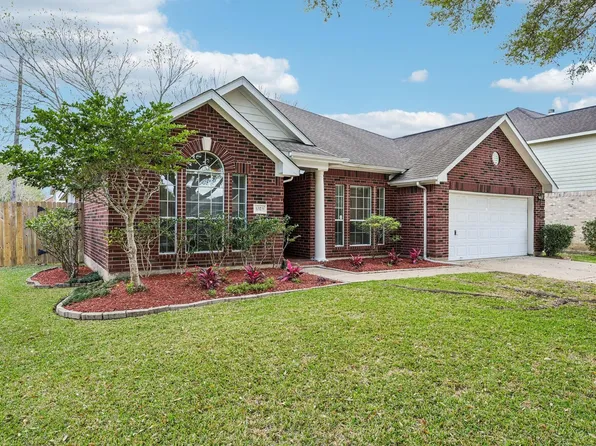 1023 E Hampton Dr, Pearland, TX 77584