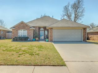 728 E Linden Ln, Mustang, OK 73064