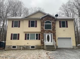 731 Edgewood Rd, Tobyhanna, PA 18466