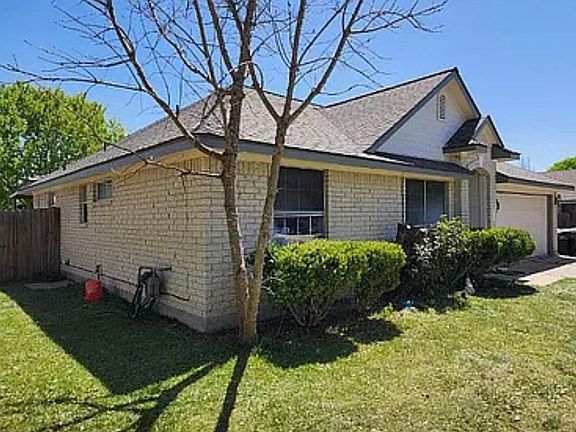 3rd image of 1108 Woodview Dr