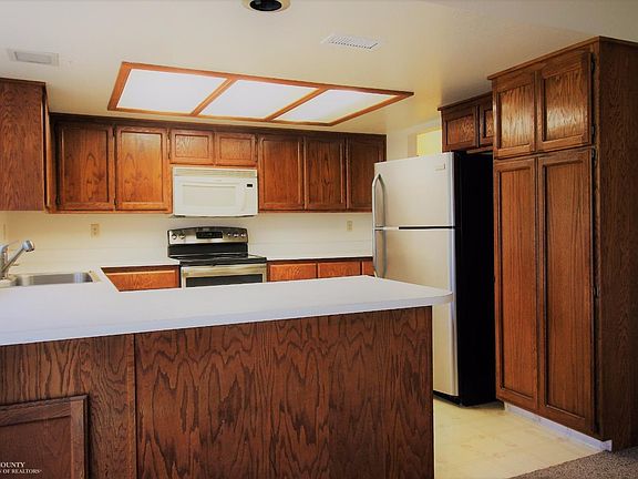 3rd image of 17919 Foxtail Dr