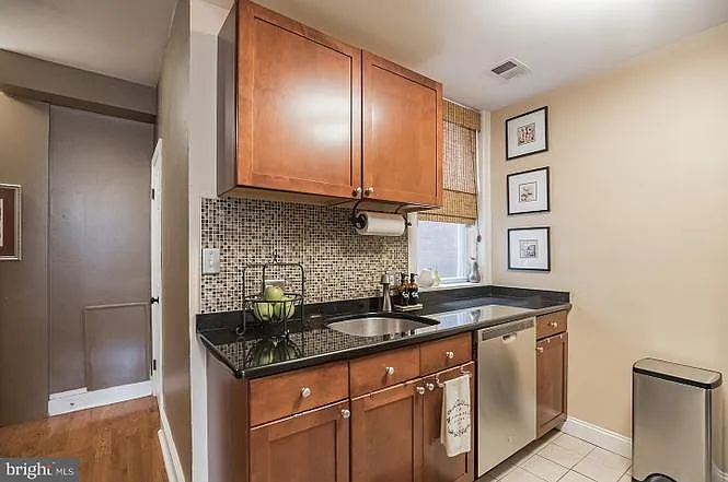 405 Bainbridge St #B — Photo 13