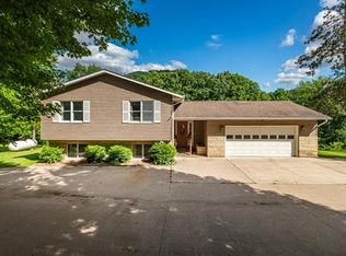 360 Taylor Hill Dr, Altura, MN 55910