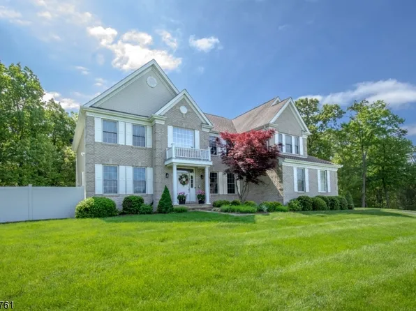 10 Stone Hill Ct, Washington Twp., NJ 07853