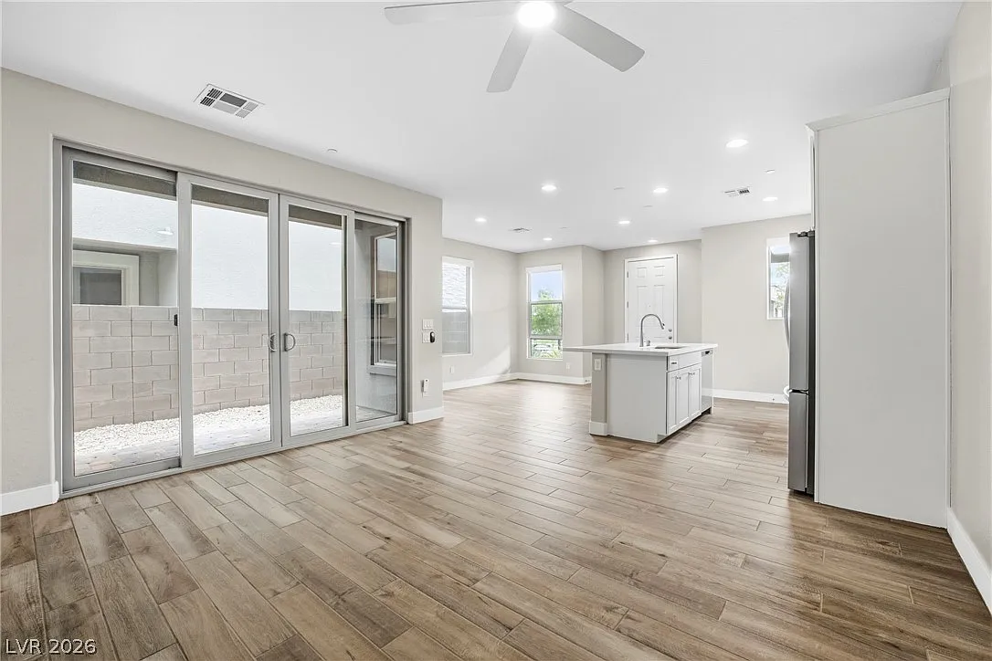 3 bed, 2.5 bath, 1556 sqft, $2,600 — Photo 4