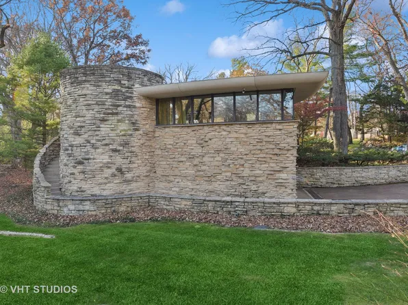 1120 Grandview Ln, Lake Forest, IL 60045