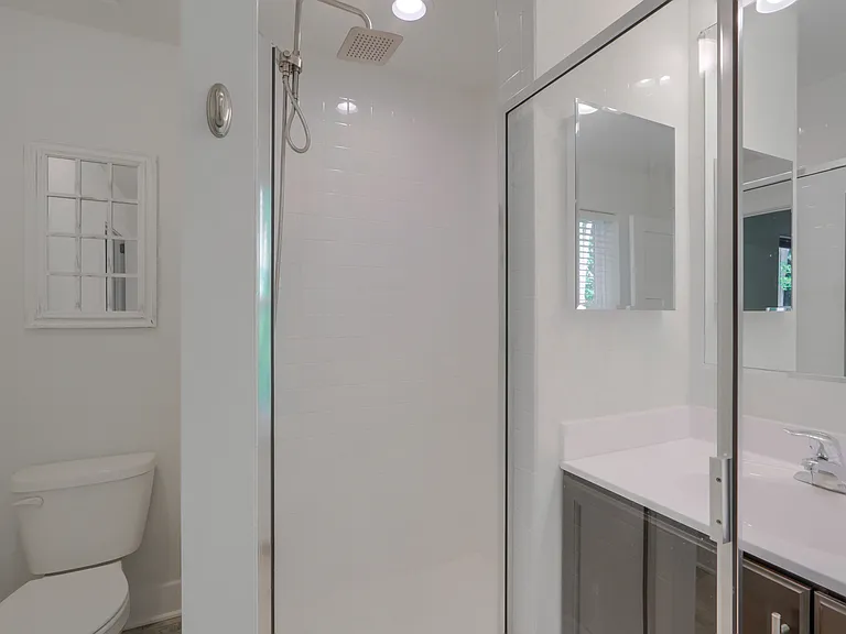 Upper Level Full Bathroom