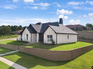 997 Mallard Dr, Lindale, TX 75771