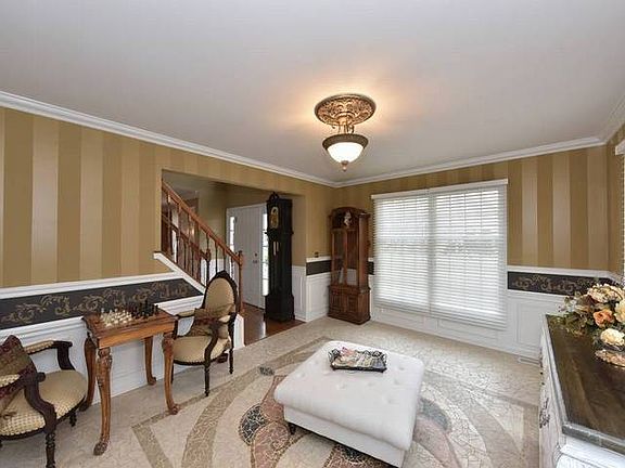 4th image of 410 Cavin Ave