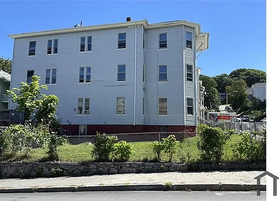 4 bed, 1750 sqft, $2,395 — Photo 2